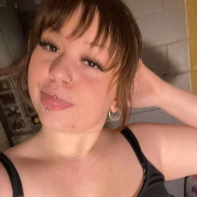 @Knottygirlie1 profile picture